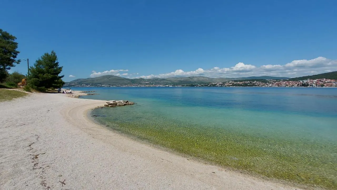 Large Seaview Apt, 150M To Beach, 4Km From Trogir Apartment