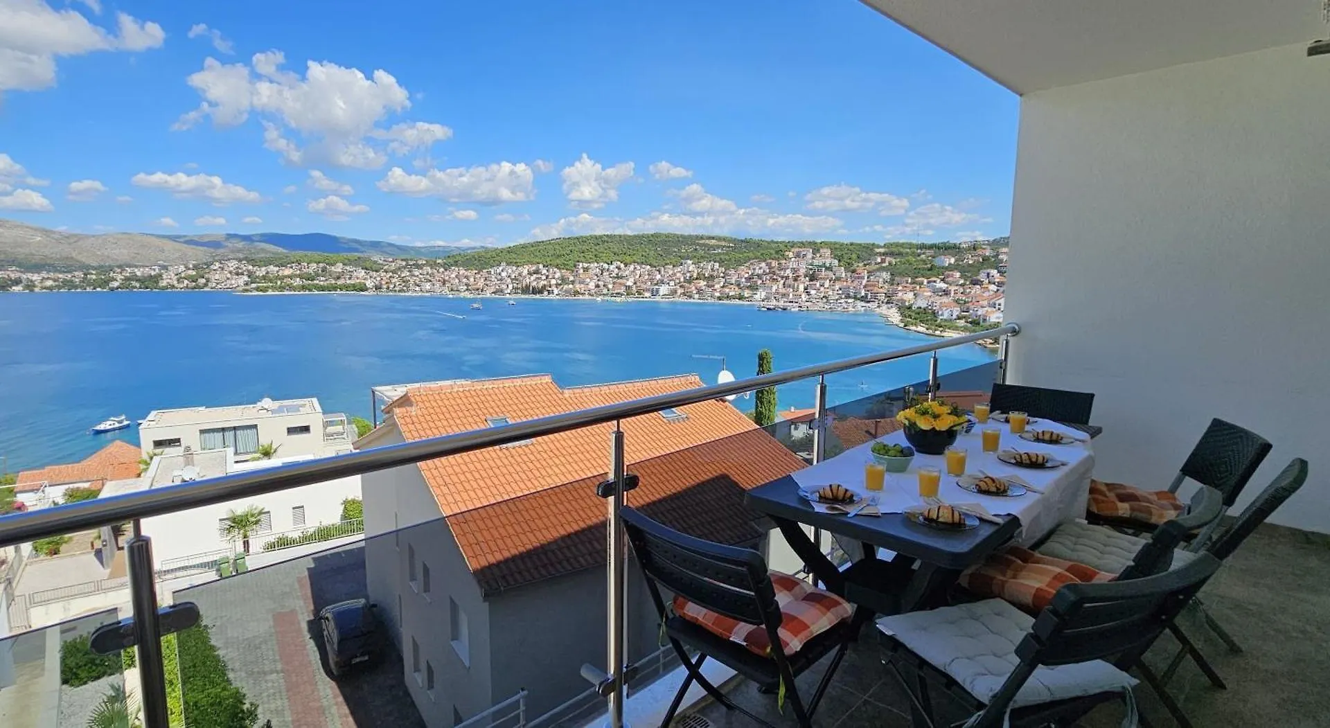 Large Seaview Apt, 150M To Beach, 4Km From Trogir contacts