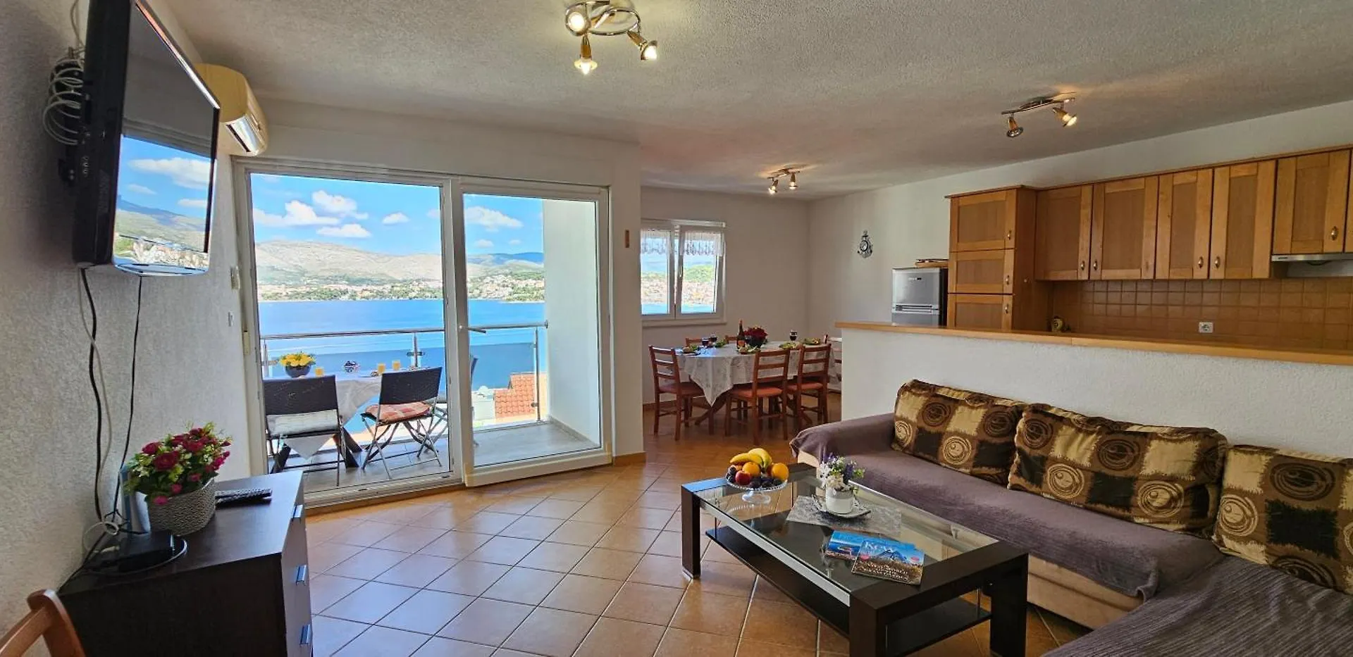 Large Seaview Apt, 150M To Beach, 4Km From Trogir 0*,  Croatia