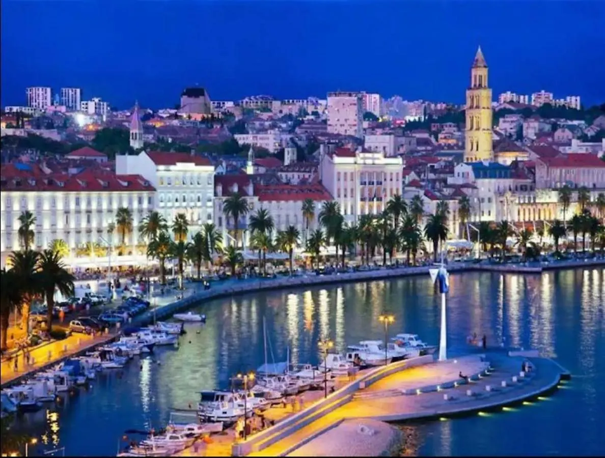 Large Seaview Apt, 150M To Beach, 4Km From Trogir