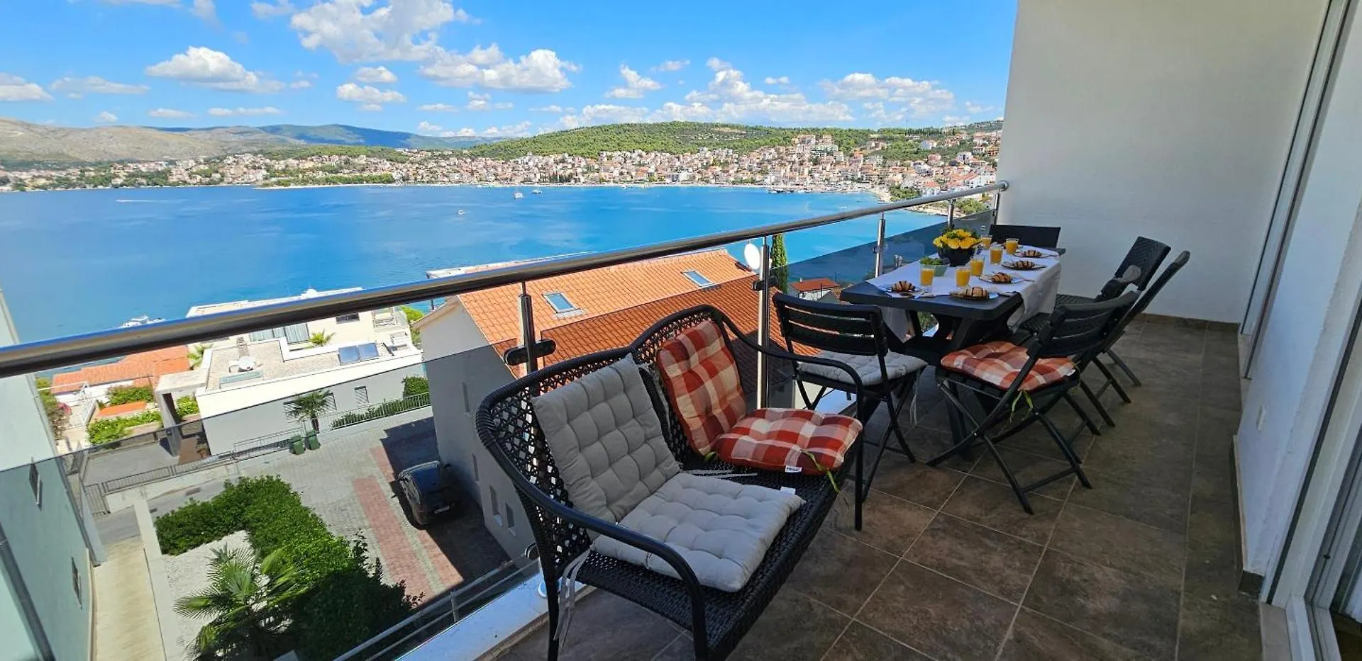 Large Seaview Apt, 150M To Beach, 4Km From Trogir Croatia